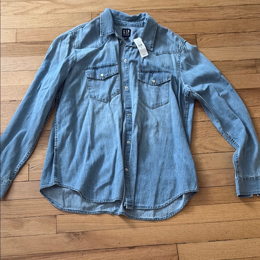 GAP woman’s Classic Blue Denim Shirt